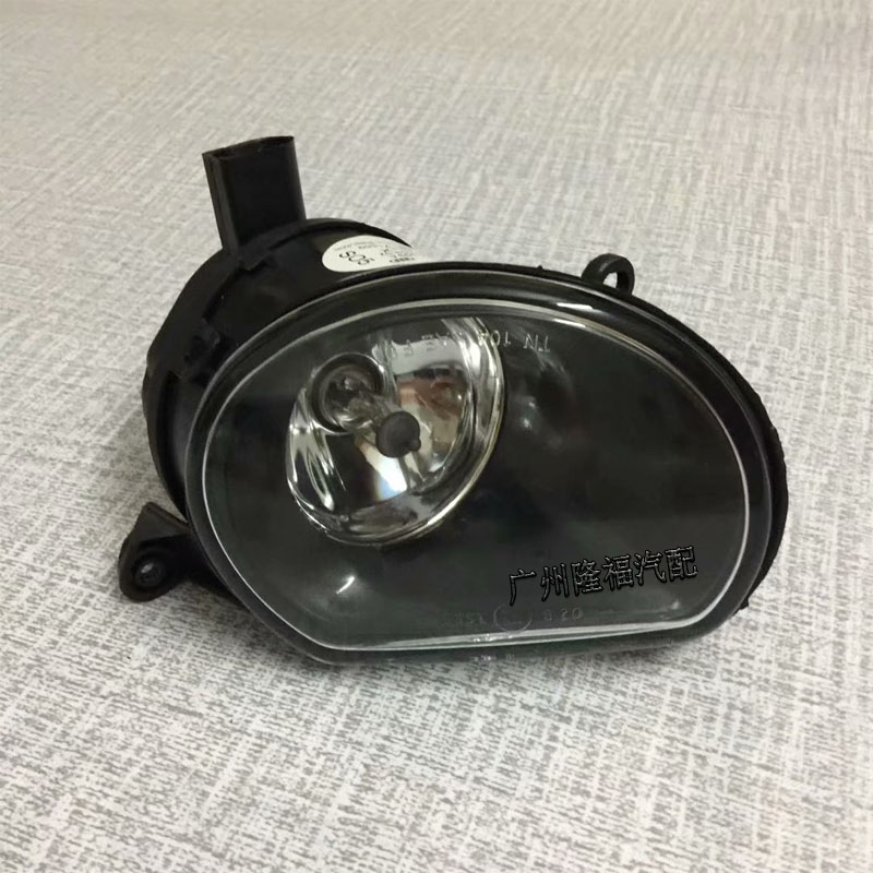 Suitable for the old Audi Q7 front fog lamp 06-15 years anti-fog lamp front bumper fog lamp assembly with bulb