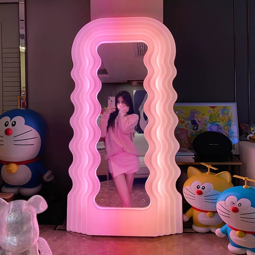 Мемфис волны полным -зеркало зеркала дома, дизайн, сеть красный розовый инопланетный свет, излучающий тестовый зеркал