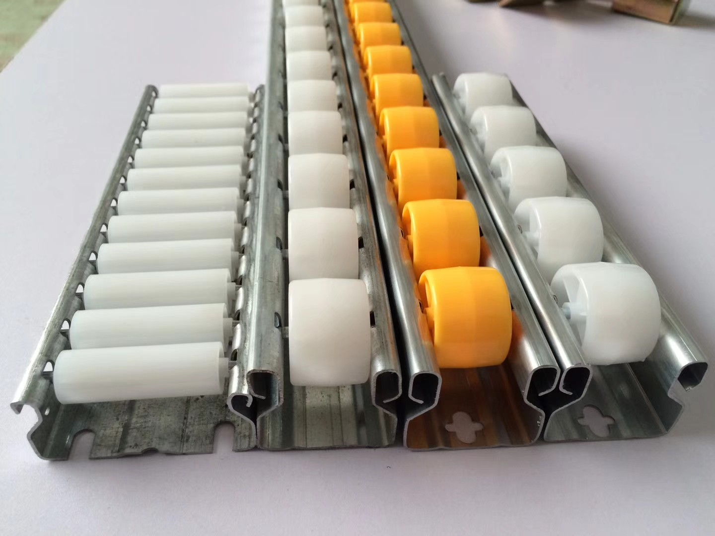 Fluent strip 40 reinforced sheet metal fluent strip aluminum alloy fluent strip shelf slide roller frame 40X33