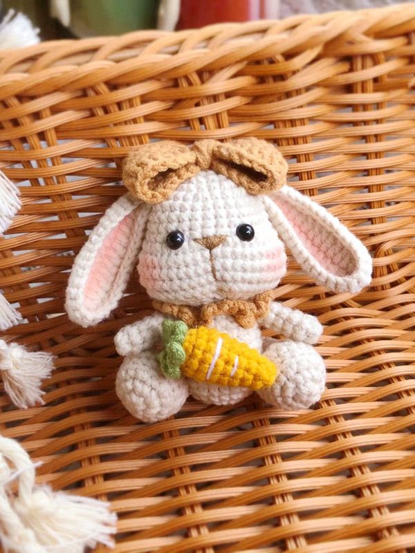 Diy hand-knitted lop-eared rabbit doll wool crocheted retro granny rabbit pendant material package small gift