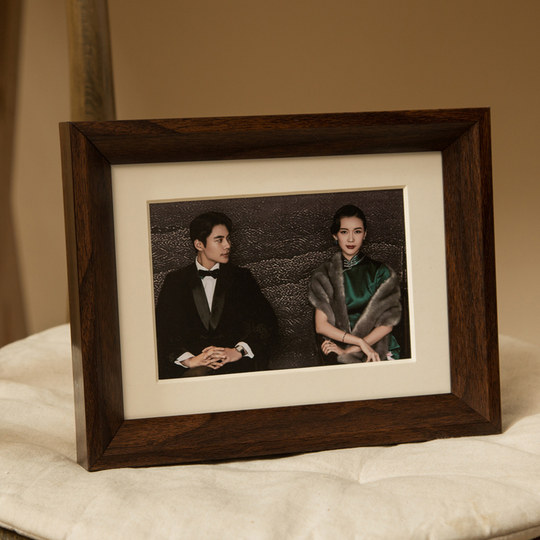 Printed Photos Made into a Photo Frame Set, Photo Display Stand, Photo 7 8inch Wedding Photos, Walnut-Colored Open-Frame Wall Hanging