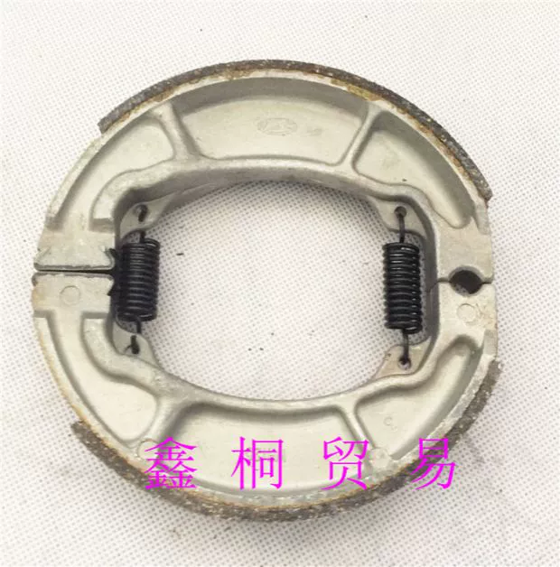 Áp dụng cho Sundiro Honda SDH125-46-52 mũi tên sắc nét phía trước và phía sau má phanh Phanh đĩa phanh Jin Fengrui giá má phanh xe máy