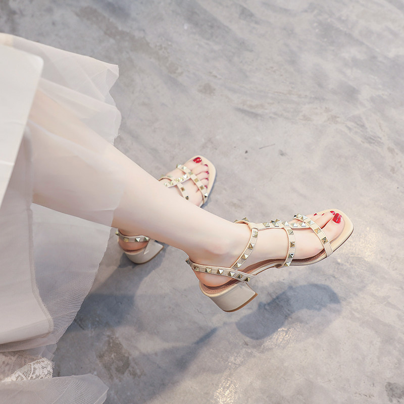 Fashion rivet sandals women's 2021 summer new Korean version all-match thick-heeled Roman fairy style open-toe high-heeled shoes