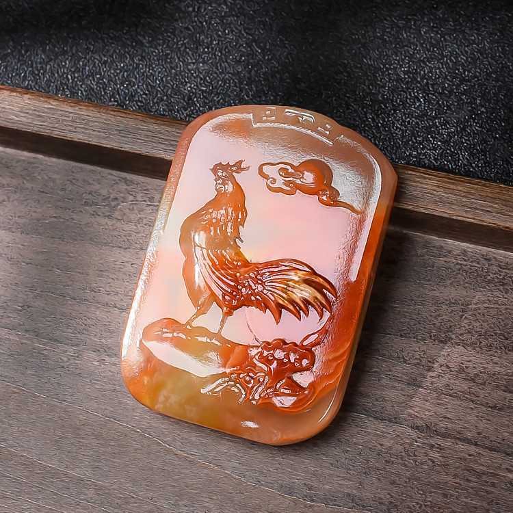 新疆産和田翡翠の天然小石干支鶏平和ペンダント、ユニセックス、大きな鶏の金色の鶏のネックレスペンダント