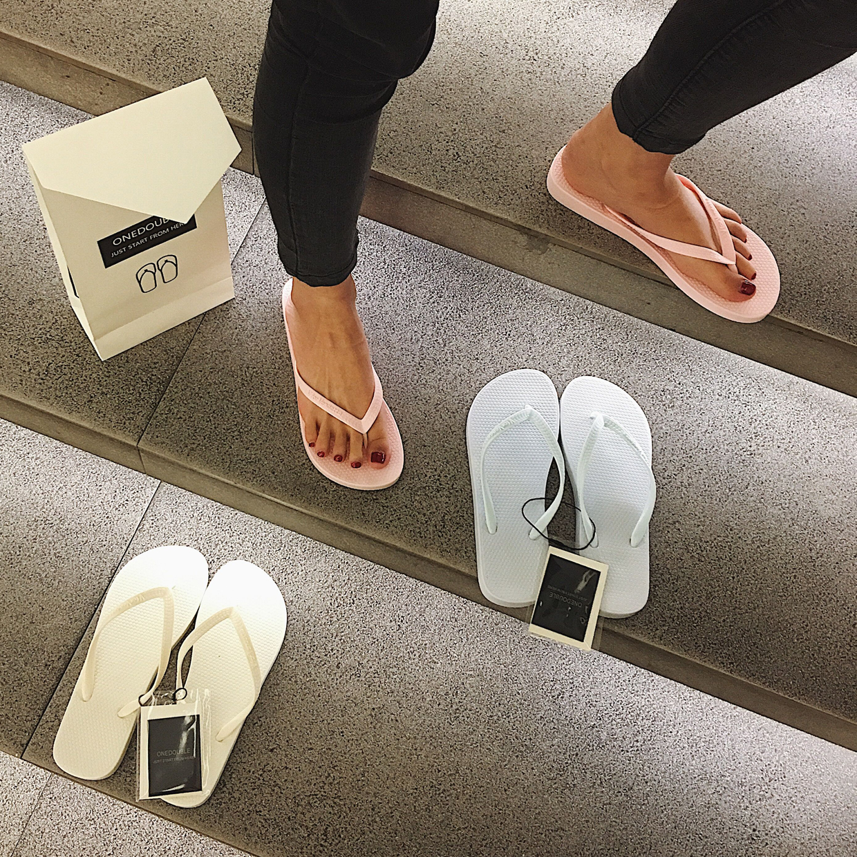 New onedouble đen flip-flops nữ pinch chân dép đi trong nhà phụ nữ mùa hè mặc non-slip đáy phẳng với giày bãi biển