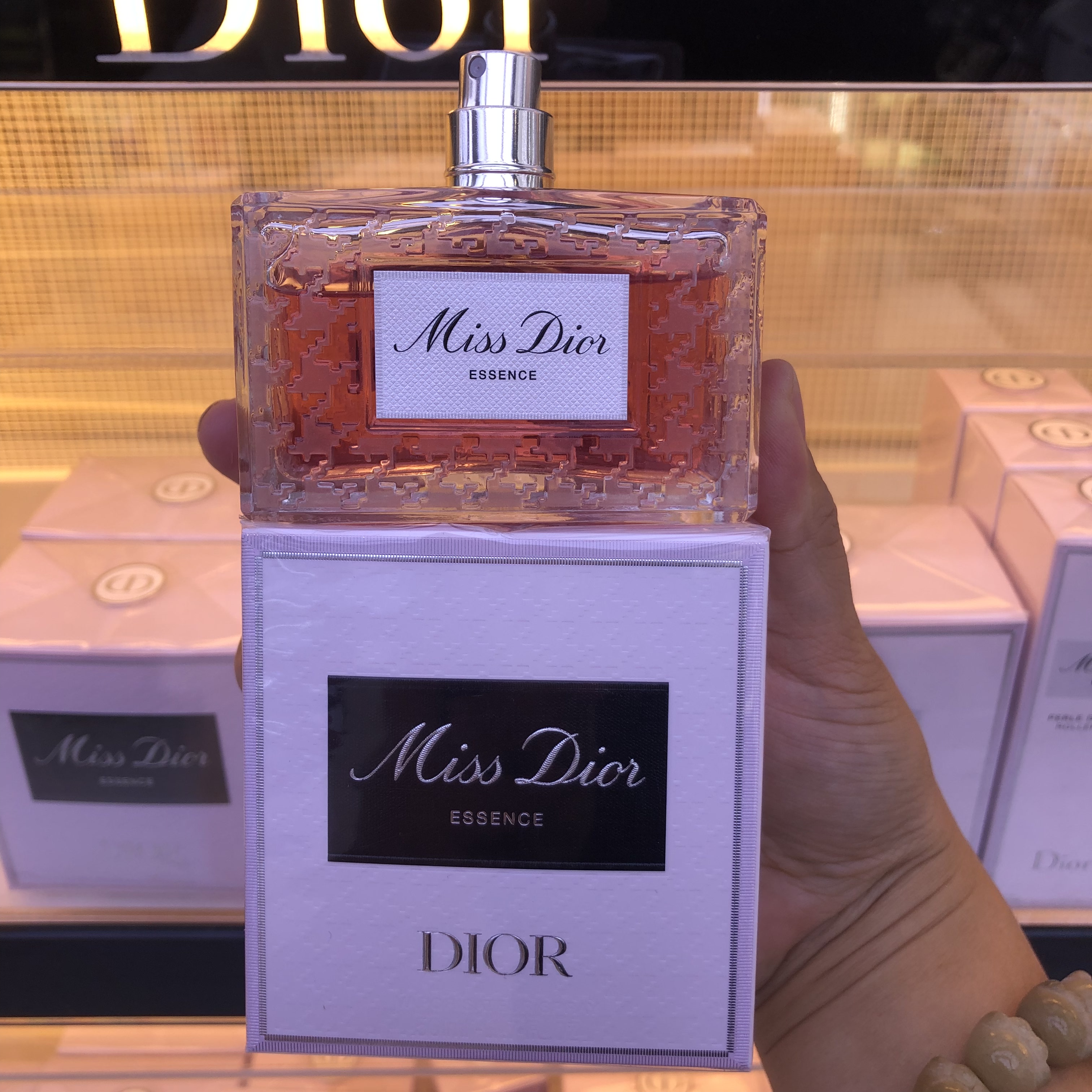 香水(女性用) Miss Dior Essence Miss Dior Essence: Intense Parfum by Francis Kurkdjian