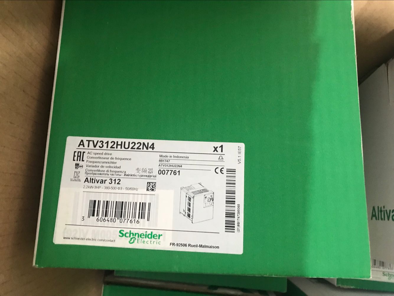 Schneider converter ATV312HU22N4 new original spot supply 18151427902
