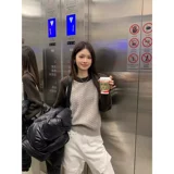 Атмосферный демисезонный трикотажный приятный телу свитер, круглый воротник