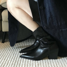 Западные Boots 超火！今年流行的小短靴配裙子黑色尖头粗跟中筒复古西部靴堆堆靴