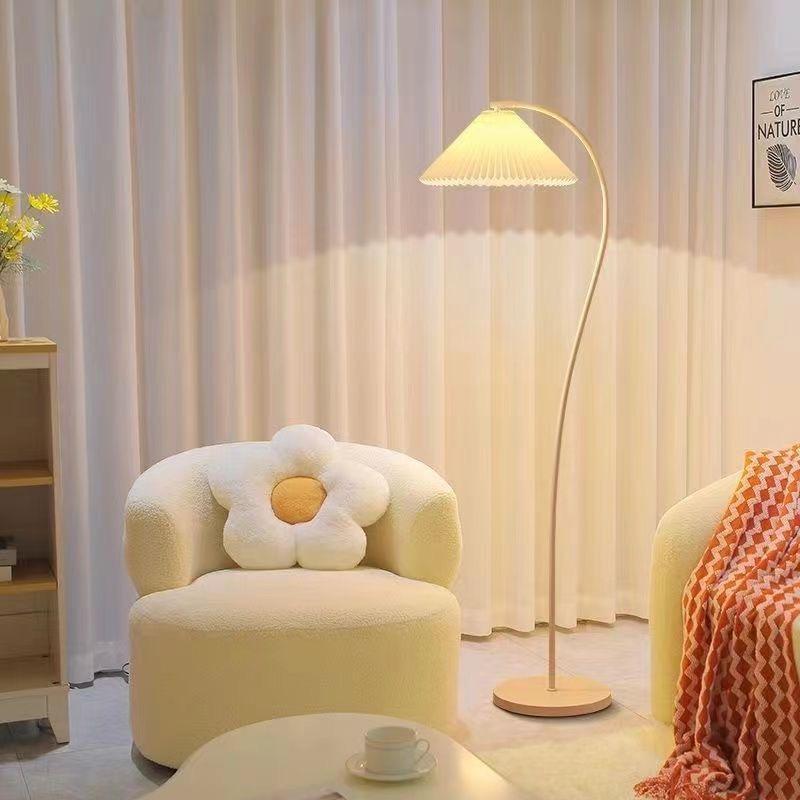 French Retro Living Room Floor Lamp Vintage Style Cream Pleated Atmosphere Lamp Sofa Bedside Standing Table Lamp French Retro Living Room Floor Lamp Vintage Style Cream Pleated Atmosphere Lamp Sofa Bedside Standing Table Lamp