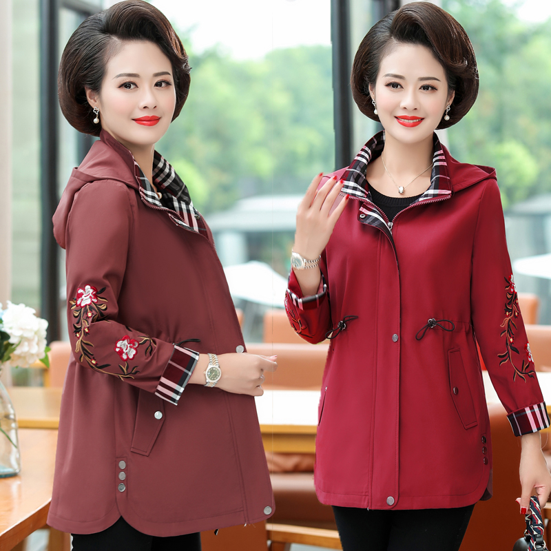 Mom spring coat 2020 new foreign school middle-aged women's top jacket fashion middle-aged and the elderly spring and autumn windbreaker