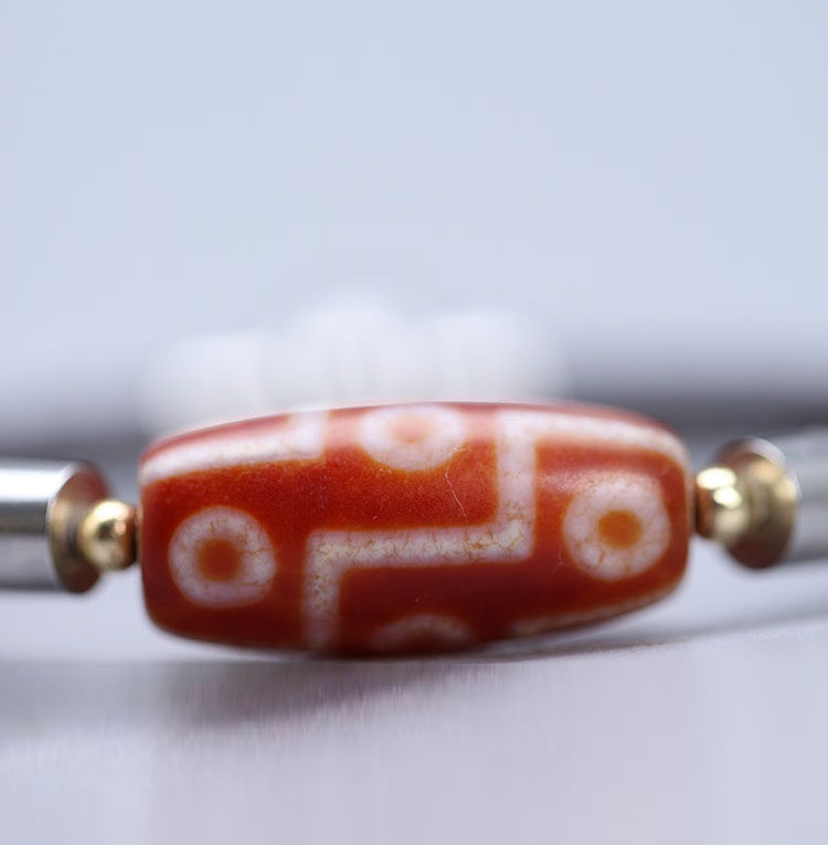 Украшения на руку 圣饰奇缘 天然真品西藏老矿玛瑙九眼天珠12*28mm磁铁扣款天珠手串