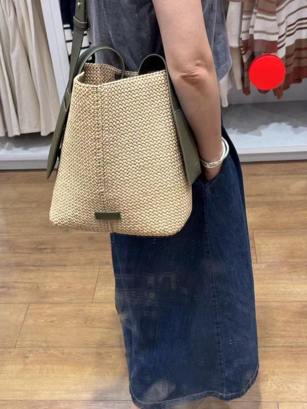 Large Capacity, Relaxed and Casual Bucket Bag, Cowhide Leather, Hand-Woven Strap, Accessory Material Kit (Excluding Thread)