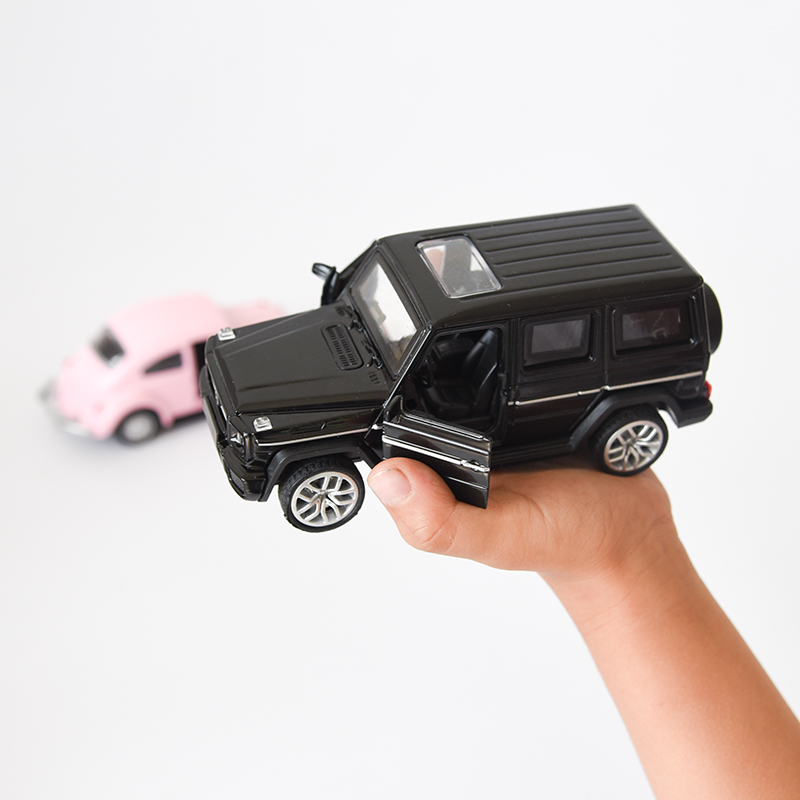 Cake decoration decoration alloy black car off-road vehicle powder beetle toy baking dessert scene table