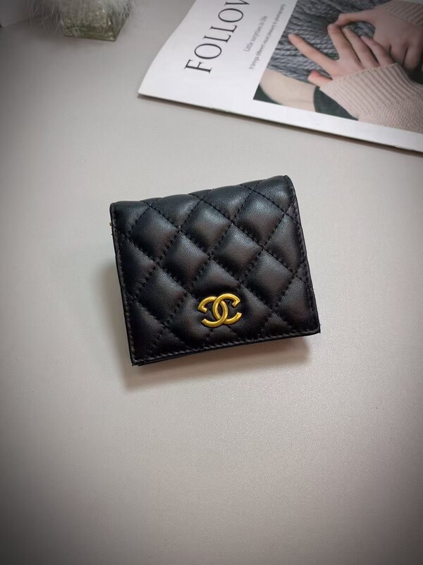 Fashionable Women's Pure Leather Short Wallet with Embroidered Pattern