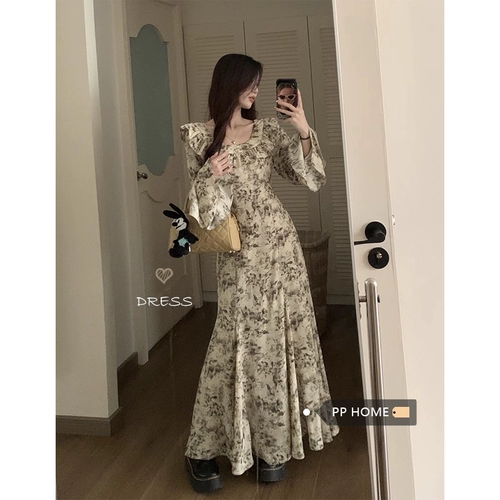 Элегантное платье, дизайнерский корсет, юбка, французский стиль, в цветочек, тренд сезона, завышенная талия, с воланами