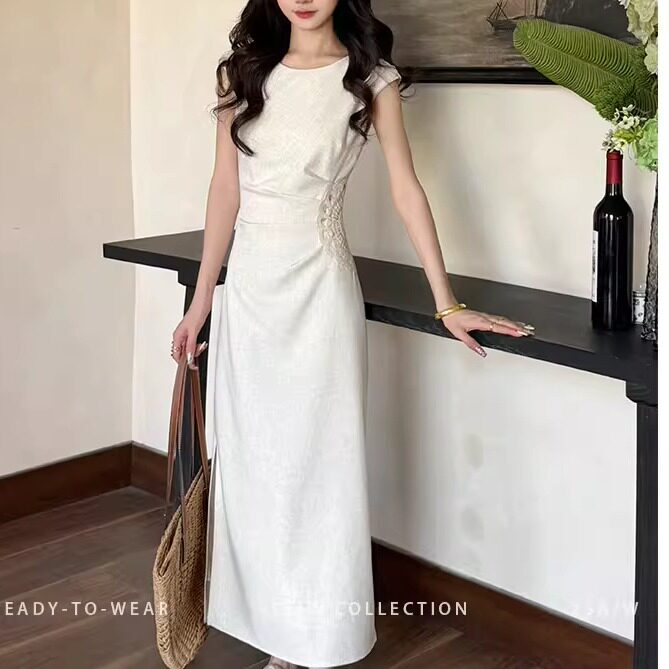 Short-Sleeved Long Dress with a Chinese-Style Elegance for Petite Women, Featuring a Waist-Cinching Design That Makes You Look Slimmer. This Year's Most Popular Trend for Summer 2026