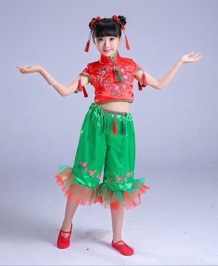 Ngày đầu năm mới của trẻ em Lễ hội năm mới cửa hàng quần áo trẻ em