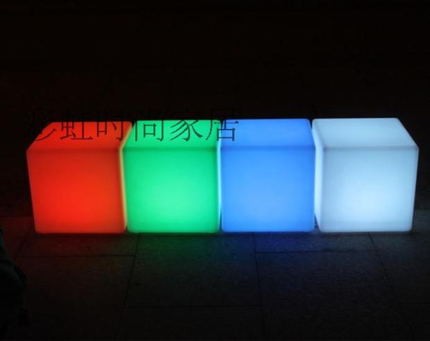 Light cube bàn cà phê bàn ​​cà phê LED nhỏ bàn cà phê nhựa nhỏ vuông bàn thanh đồ nội thất đơn giản hiện đại bàn ăn - Đồ nội thất thiết kế ghế thư giãn đọc sách