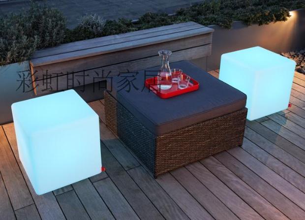 Light cube bàn cà phê bàn ​​cà phê LED nhỏ bàn cà phê nhựa nhỏ vuông bàn thanh đồ nội thất đơn giản hiện đại bàn ăn - Đồ nội thất thiết kế ghế thư giãn đọc sách