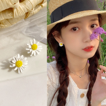 Little daisy flower earrings 2020 New Tide sterling silver earrings Korean temperament Net red wild silver needle earrings