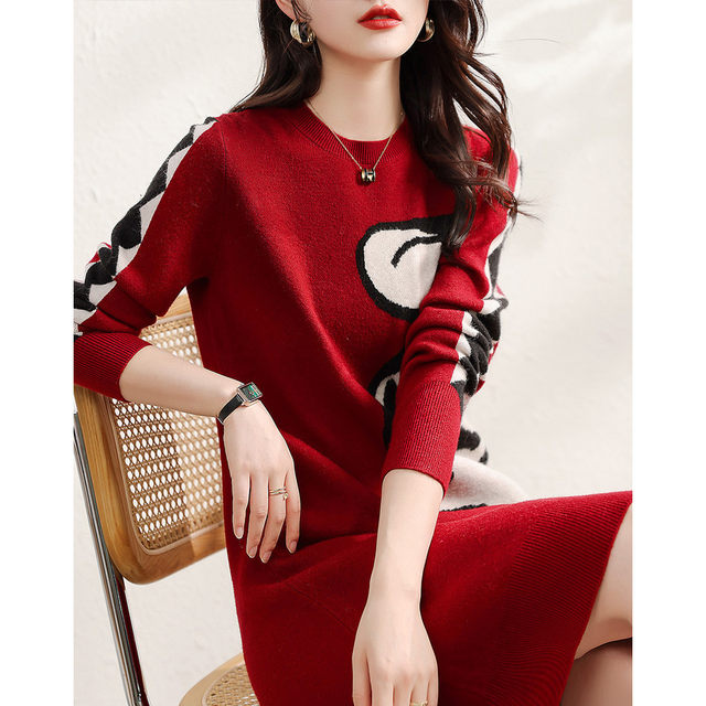 The counter withdraws the cabinet and cuts the label. The original single export women's clothing design sense mosaic foreign style knitted dress autumn and winter