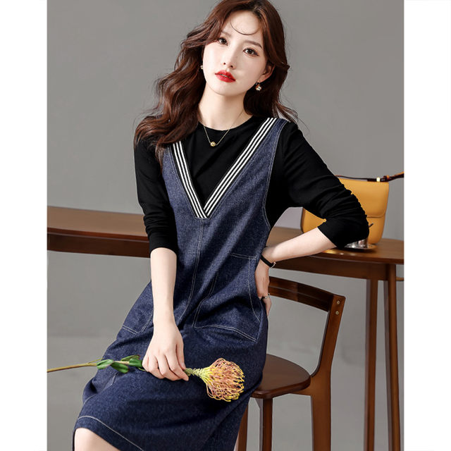 The counter withdraws the cabinet and cuts the label. The original single export women's clothing temperament fake two-piece splicing long-sleeved denim dress