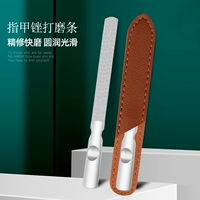 Потирая кожаную корпус с обеих сторон