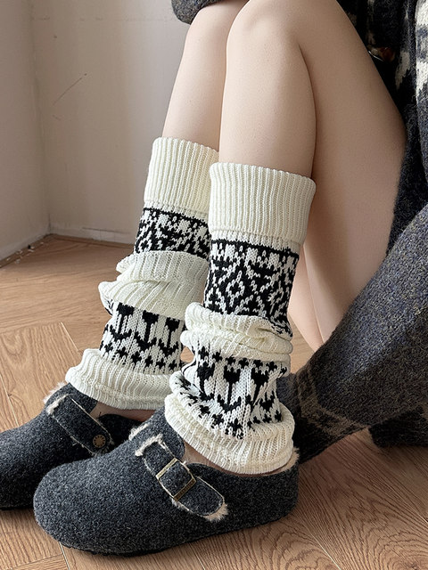 Wool Fair Isle socks, piles of socks for women, autumn and winter with shark pants, snow boots, socks, winter leg warmers