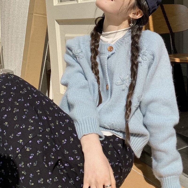 2026 Autumn New Korean-Style Three-Dimensional Floral Blue Cardigan Sweater for Women, Very Beautiful Knitwear Top 2026 Autumn New Korean-Style Three-Dimensional Floral Blue Cardigan Sweater for Women, Very Beautiful Knitwear Top