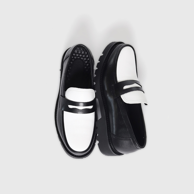 Duiisko Retro Black and White Color-Blocked Loafers Men's Slip-On Shoes Thick-Soled Casual Commuting Derby Leather Shoes