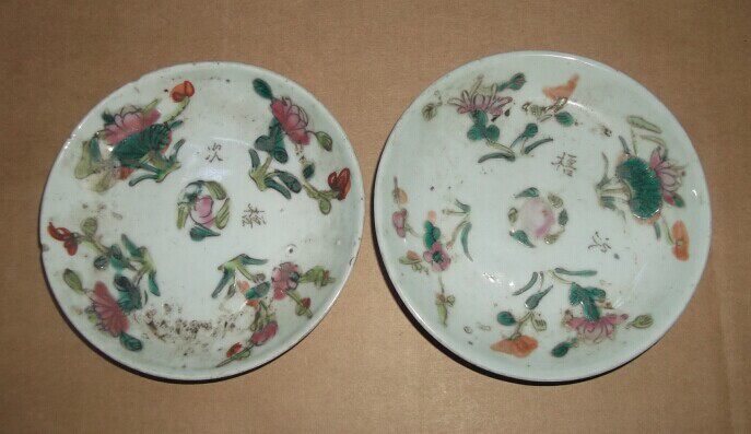 The Qing Dynasty color flower porcelain tray 1 pairs of seal body light-thought-end bottom-style folk nostalgic swing piece porcelain