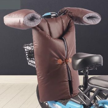 Electric vehicle windshield is split and thickened in winter. sport and battery. motorcycle windshield hood. riding leg protection. cold protection.