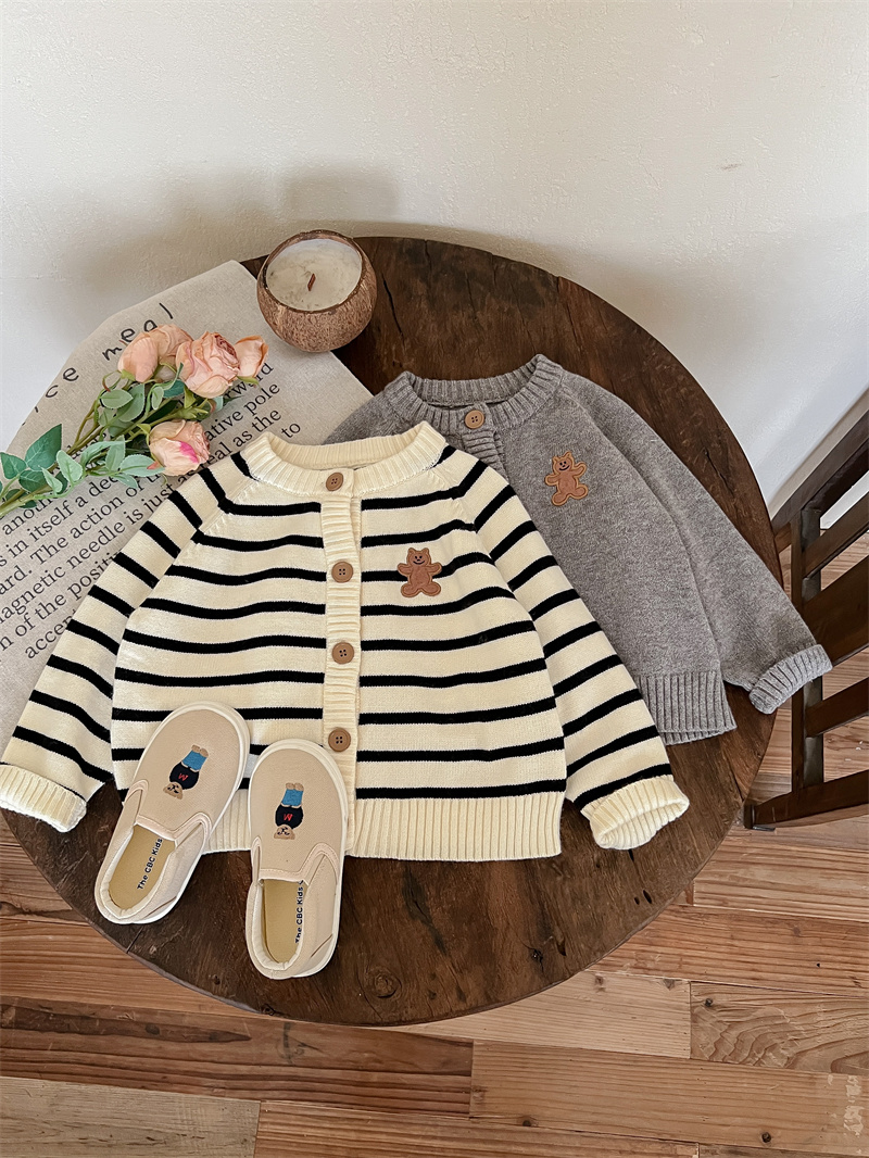 Korean Children's Wear 23 Spring and Autumn Cute Bear Embroidered Sweater Cardigan Children's Casual Loose Long Sleeve Knitted Jacket