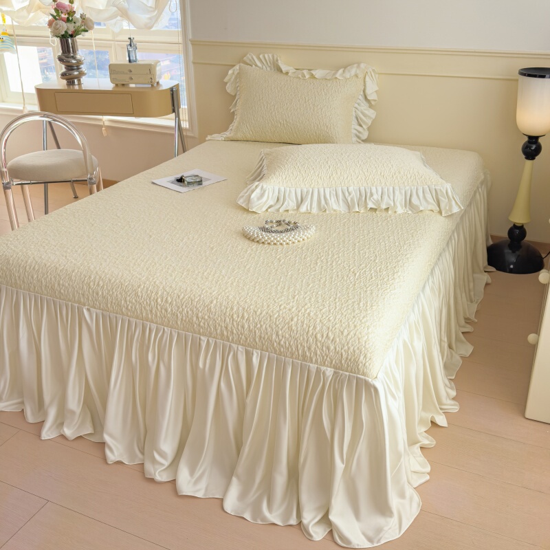 Class a Princess-Style Summer Cooling Mat Three-Piece Set with Bed Skirt, Cool-Touch Bean Lace Edge, Air-Conditioned Ice Silk Soft Mat, Machine Washable Class a Princess-Style Summer Cooling Mat Three-Piece Set with Bed Skirt, Cool-Touch Bean Lace Edge, Air-Conditioned Ice Silk Soft Mat, Machine Washable