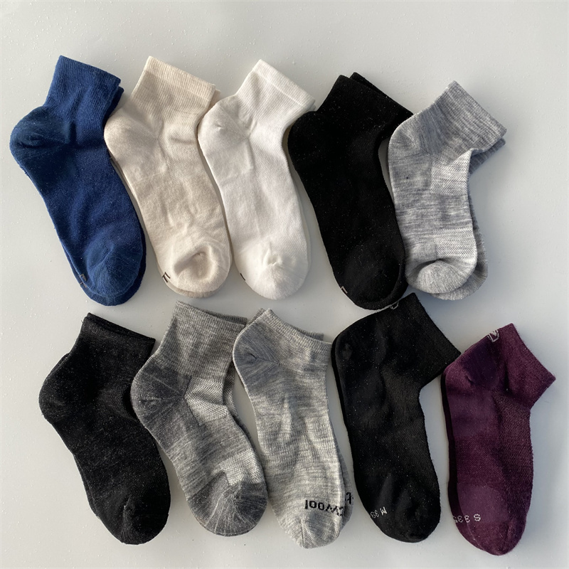 75% Merino Wool Lightweight Socks with Thickened Heel and Toe for Outdoor Sports, Hiking and Mountaineering, Short Tube Socks for Men and Women 75% Merino Wool Lightweight Socks with Thickened Heel and Toe for Outdoor Sports, Hiking and Mountaineering, Short Tube Socks for Men and Women