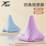 Фасциальный мяч четырех -корн Массаж шариков Фитнес -игрок, держащий мяч и нижнюю часть подошвы плеча и мышц