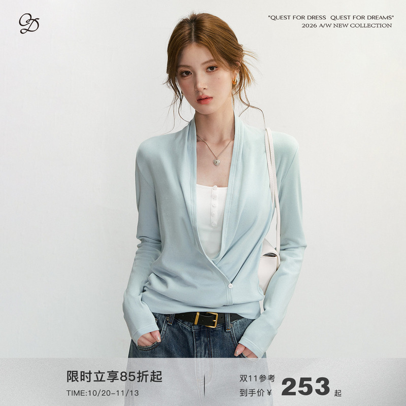 Qdqd High-Quality Relaxed Cross V-Neck Knit Top with Elegant and Sophisticated Base Layer Camisole Two-Piece Set
