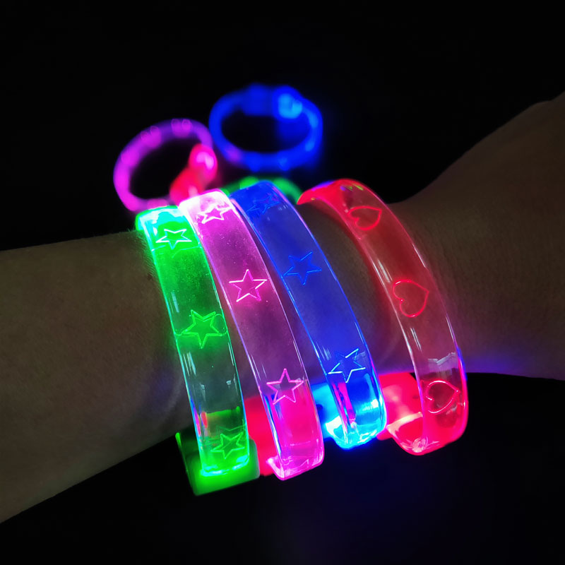 Vòng đeo tay phát sáng huỳnh quang vòng đeo tay thể thao nam và nữ LED nhấp nháy ánh sáng vòng đeo tay đêm chạy buổi hòa nhạc đạo cụ bán buôn - Vòng đeo tay Cuff vòng dâu tằm cho bé