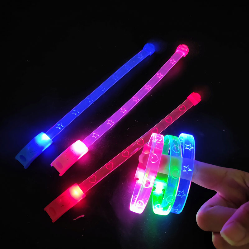 Vòng đeo tay phát sáng huỳnh quang vòng đeo tay thể thao nam và nữ LED nhấp nháy ánh sáng vòng đeo tay đêm chạy buổi hòa nhạc đạo cụ bán buôn - Vòng đeo tay Cuff vòng dâu tằm cho bé