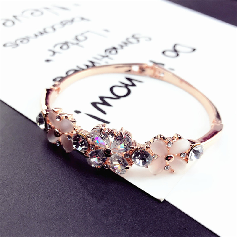 Thời trang hoang dã đơn giản vòng tay sinh viên nữ vòng tay bạn gái món quà sinh nhật Hàn Quốc vòng tay rhinestone ngọt ngào vòng tay cartier
