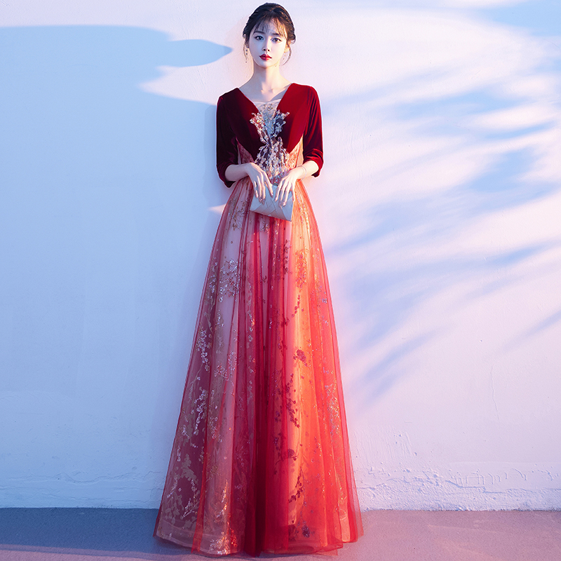 コーラスパフォーマンス衣装、女性用ロングスカート、モダンな司会者、指揮者用イブニングドレス、スリムで雰囲気のある赤い歌の競技用衣装