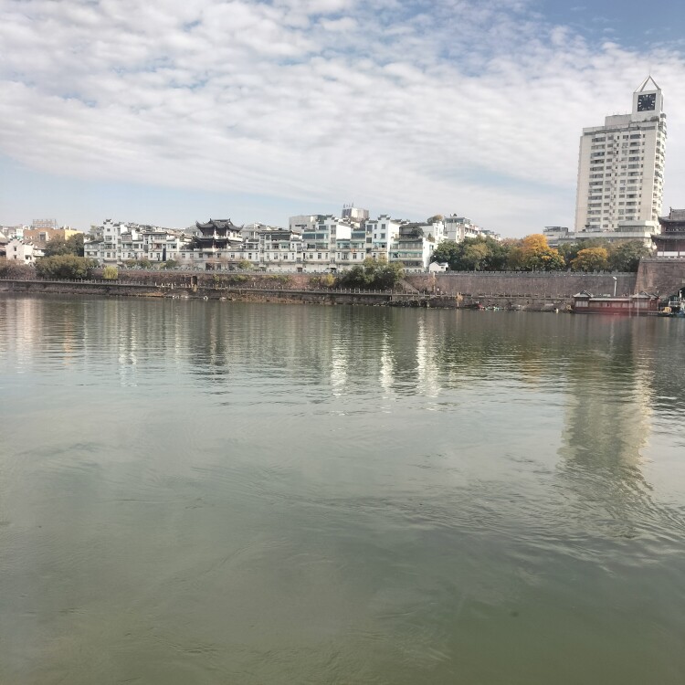 萌凡服饰