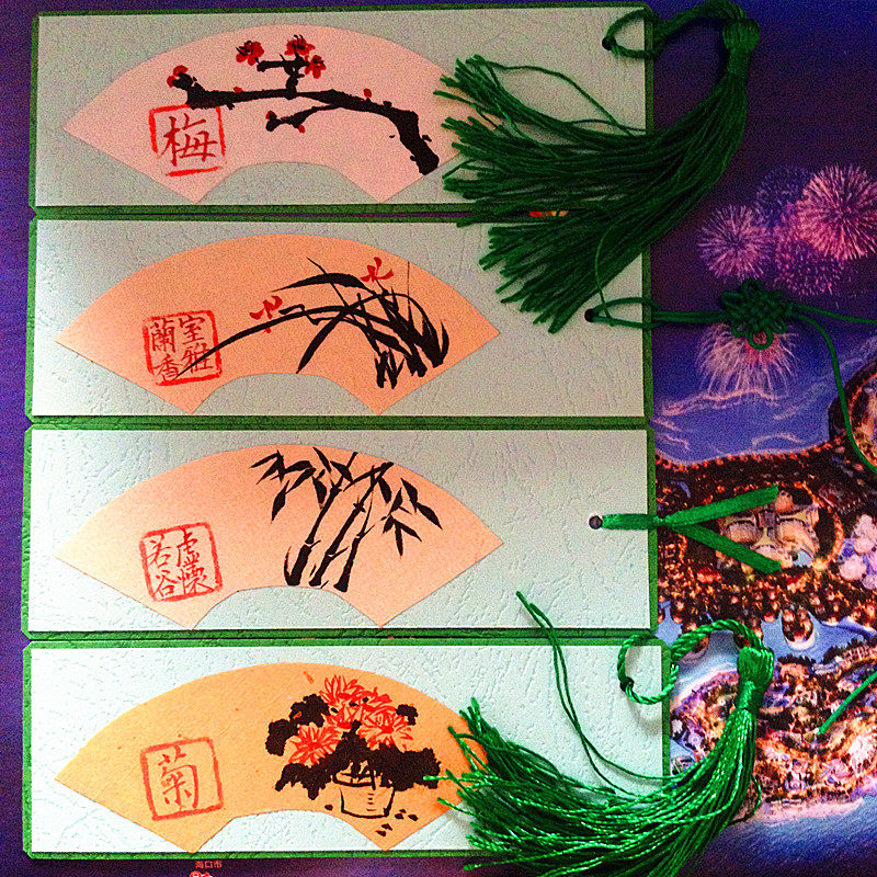 China Wind Mei Lanzhu Chrysanthemum Fan Face Bookmark Imitation Ancient Flow Su China Knot Hand-painted original full 30