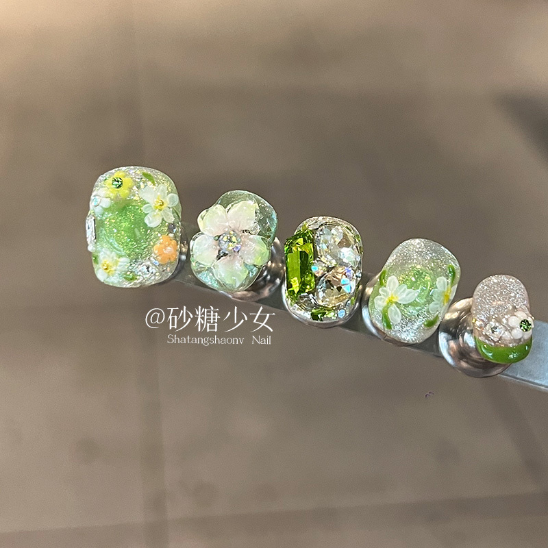 Green Cat-Eye Wearable Nails Short Style 2026 New High-End Nail Patches Light Luxury Stunning Handmade Wearable Manicure