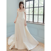 Wedding women 2020 New temperament simple French satin shoulder slim travel patted light yarn go out