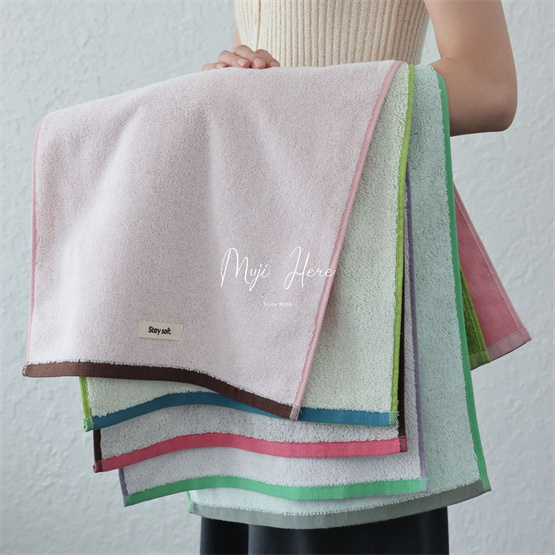 Hen Arrives at the Grocery Store // Nordic Minimalist Beauty Ab Side Contrasting Color Japanese Combed Cotton Absorbent Towel Bath Towel