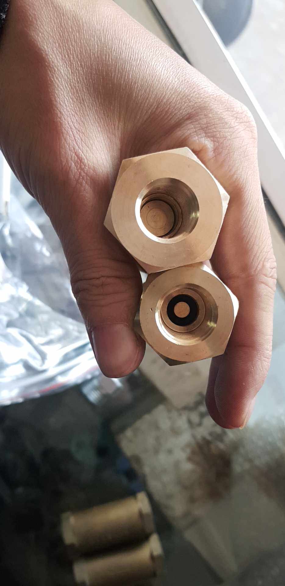 Обратный клапан 185505止回阀适用康明斯发动机178079单向阀3028324铜管阀3028325