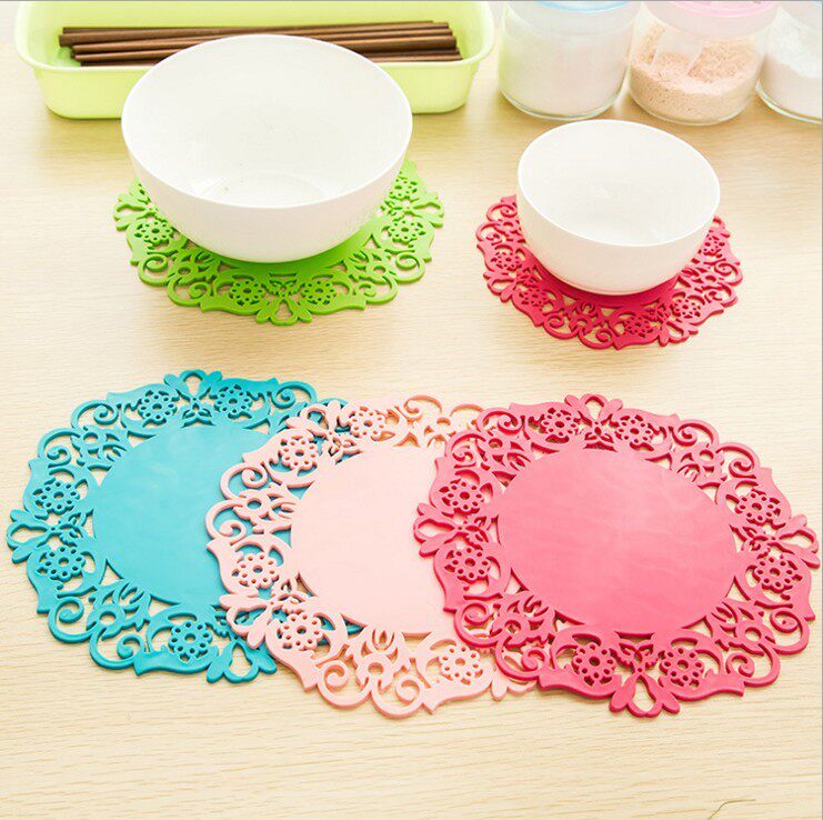 Silicone thickened king size lace household dining table heat insulation mat Pot mat Bowl mat Small coasters Table anti-hot mat