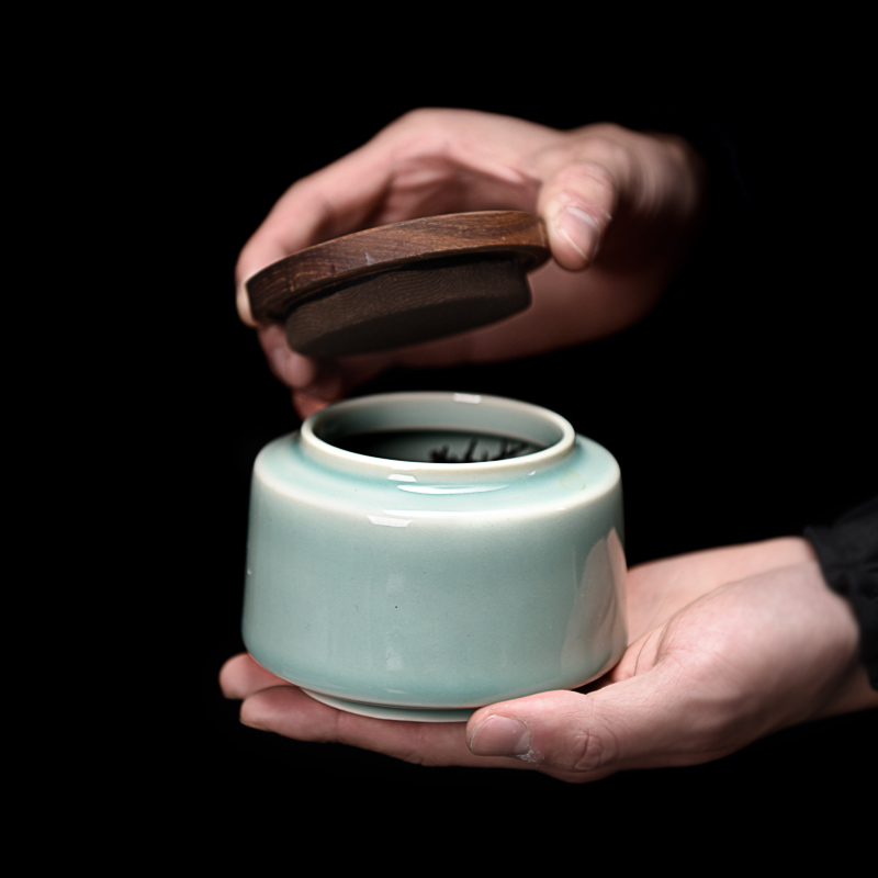Longquan celadon checking ceramic tea pot wooden cover POTS from the warehouse inventory contracted the receive Japanese storage tank